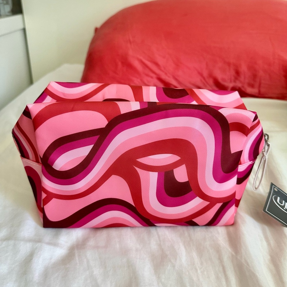Skincare sample and bag - Picture 3 of 3